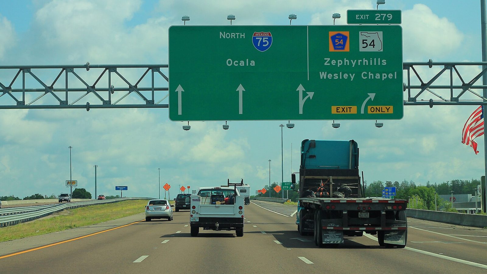 Northbound I-75 approaching Exit 279 for SR-54, Zephyrhills and Wesley Chapel